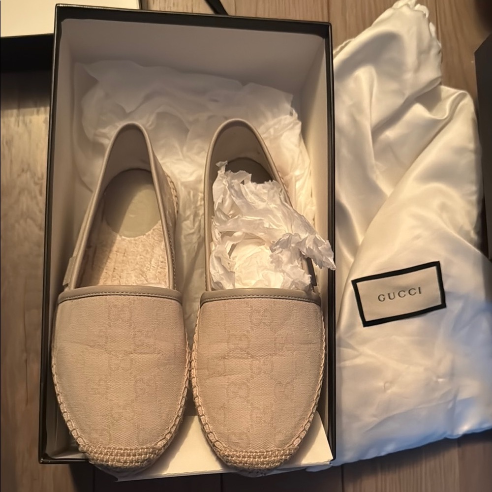 Gucci Cream Espadrilles with Textured Fabric and Flat Sole